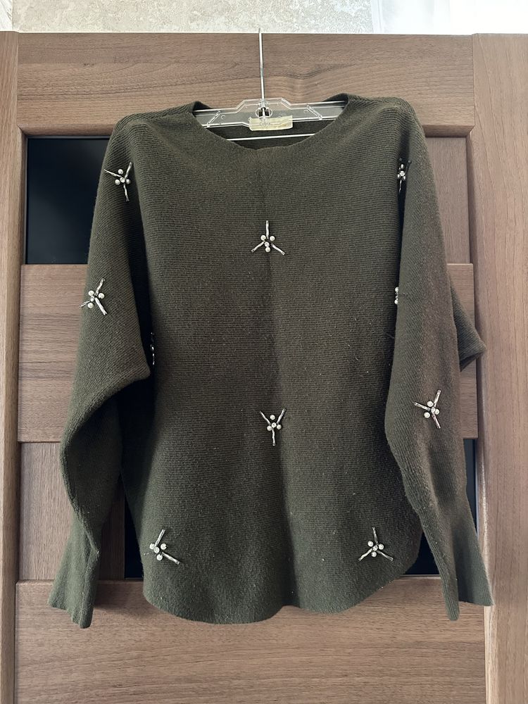 Продам светр зелений