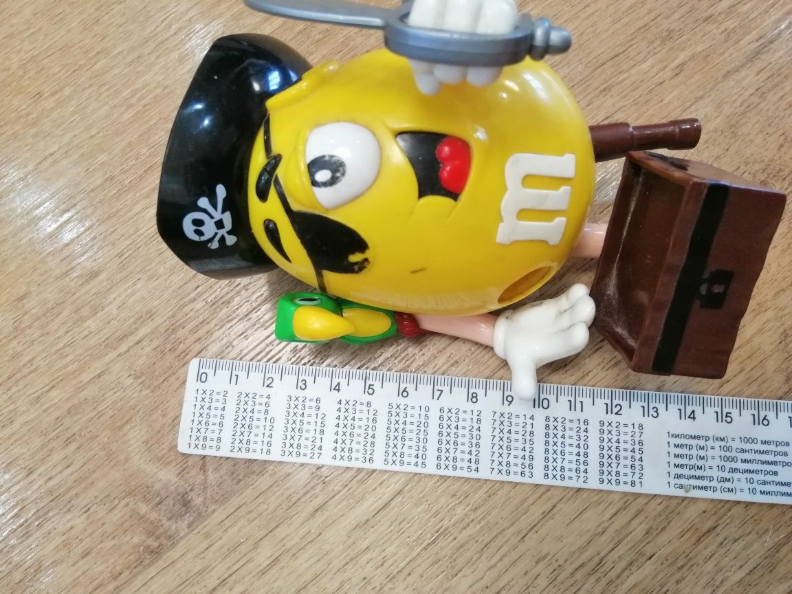 Игрушка диспенсер M&Ms