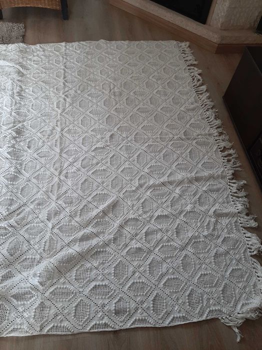 Colcha em renda feita à mão