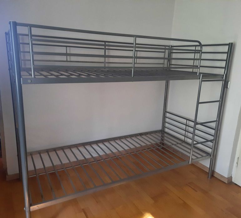 Łóżko piętrowe metalowe