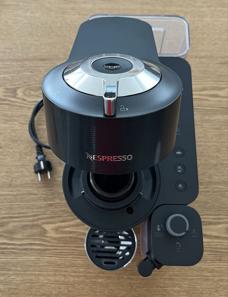 Máquina de Café em Cápsulas Delonghi Nespresso Vertuo Lattissima