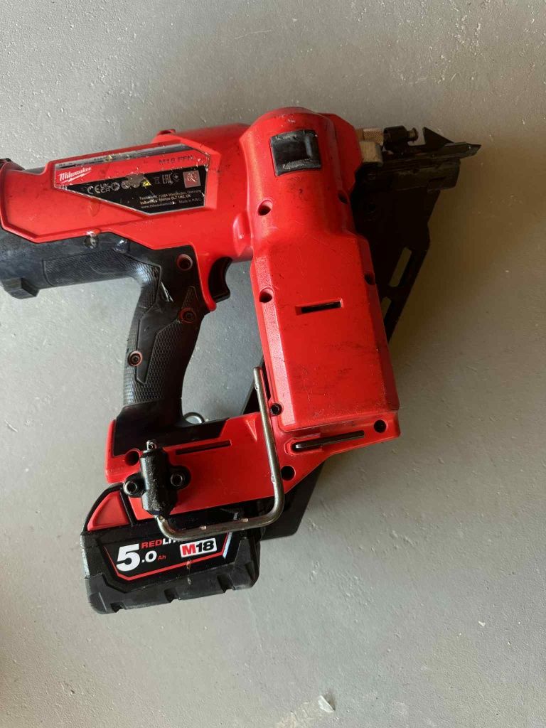 Gwoździarka Milwaukee M18 FFN sprawna gwarancja