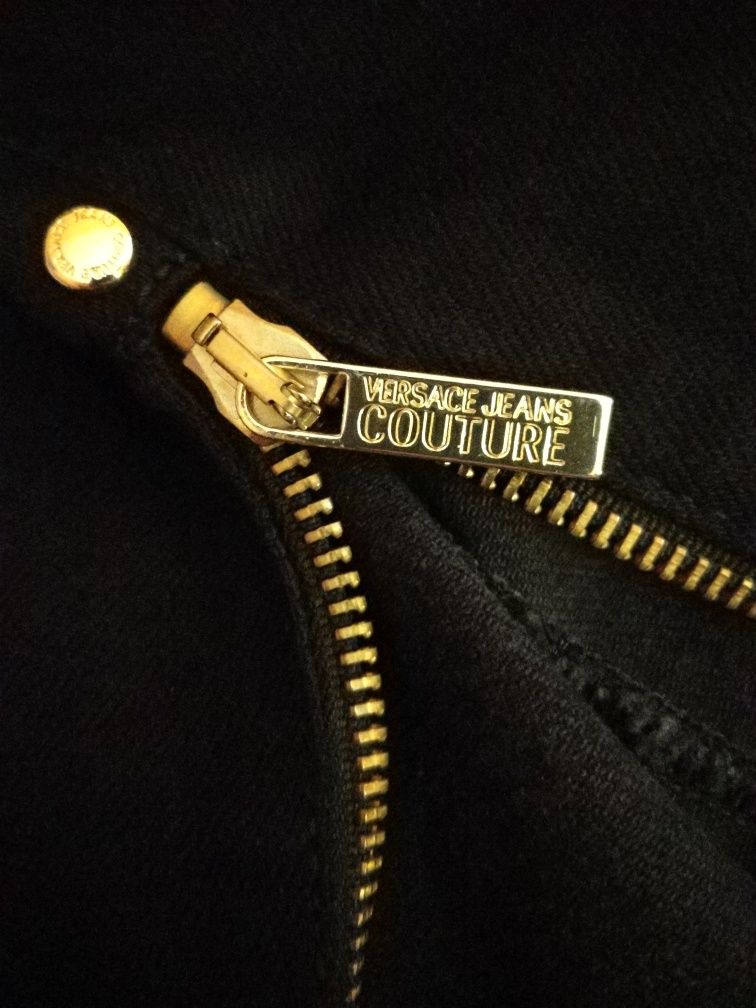 Wyprzedaż spodnie męskie Versace Jeans Couture.