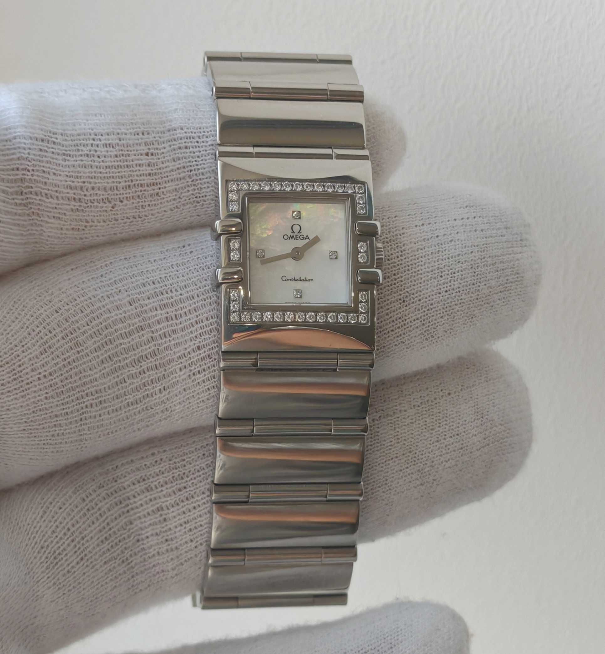 Жіночий годинник Omega Constellation Quadra 1528.76.00 Diamonds