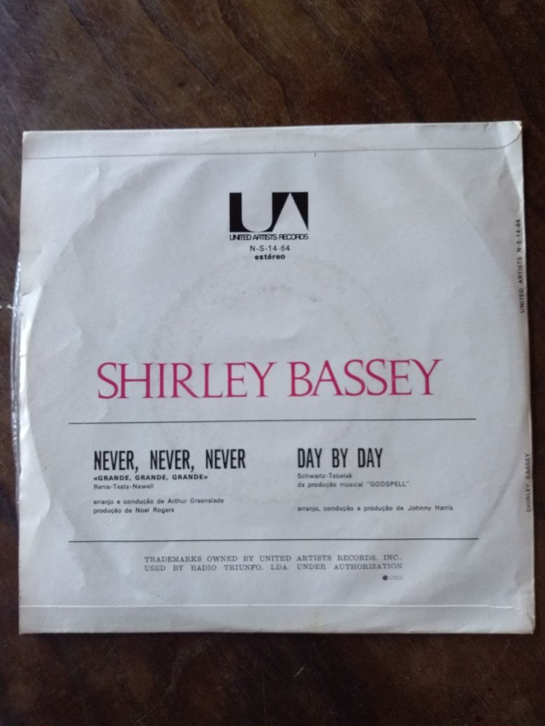 3 singles em Vinil 45rpm/Shirley Bassey /Jennifer Rush/Café Créme