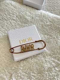 Broszka Dior J’adior złota pudełko