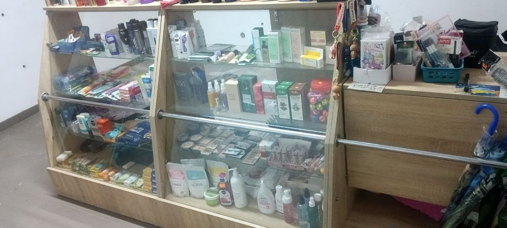 Вітрина, стелаж з столиком