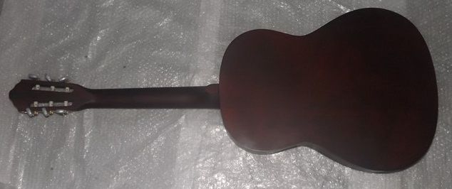 Guitarra clássica castanha sem verniz e kit