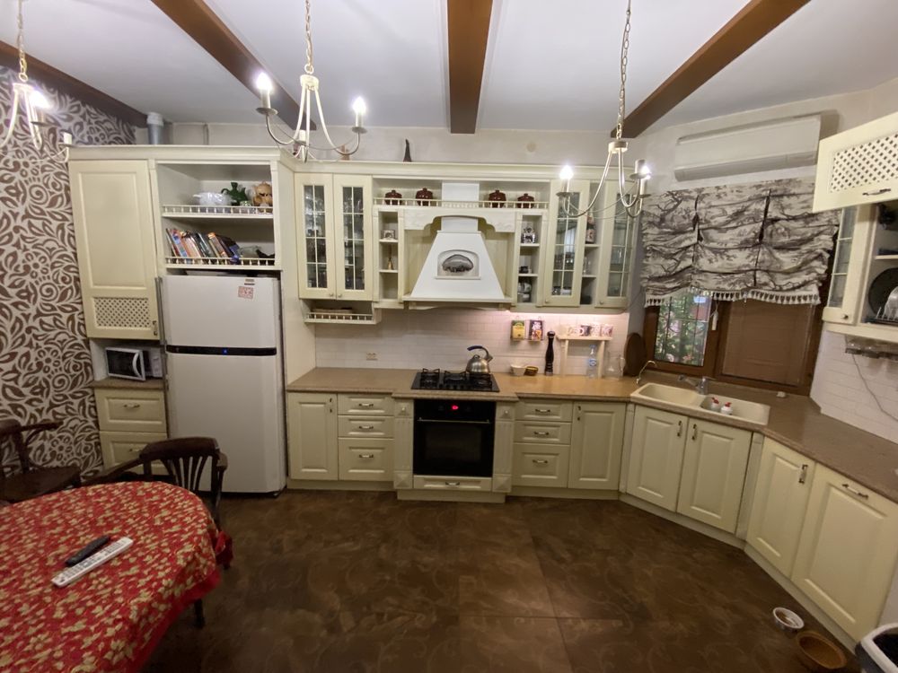 Продаю дом 160м2 в самом центре, возле ресторана Скорини
