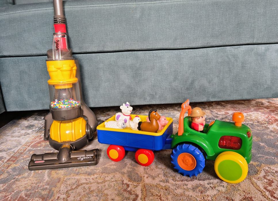 Pan Dumelek + odkurzacz Dyson Ball zabawka