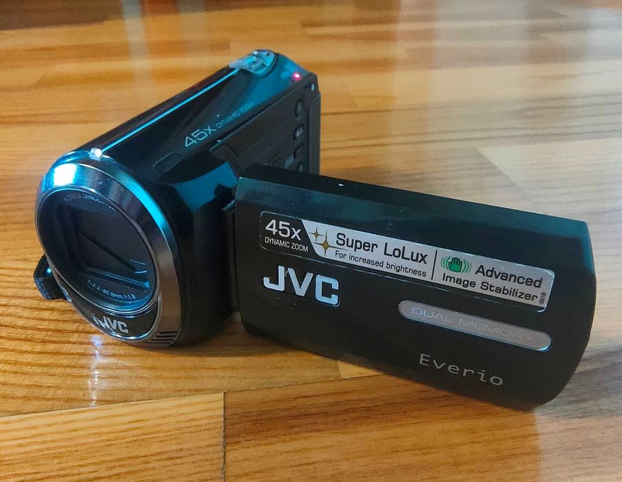 Цифровая видеокамера JVC GZ-MS215