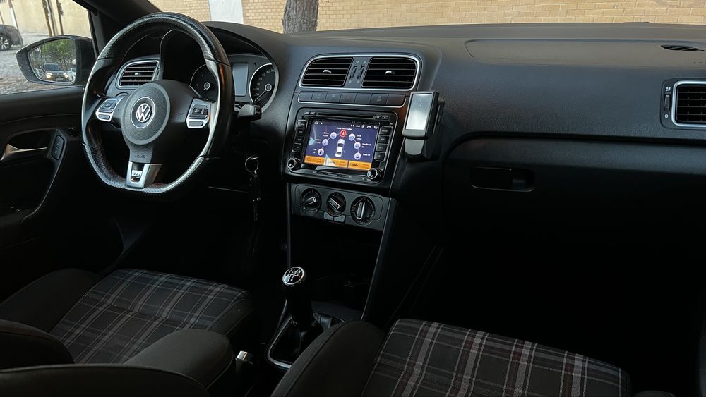 Vw Polo 1.2 Tdi 75cv BlueMotion ( Interior Polo Gti ) valor fixo