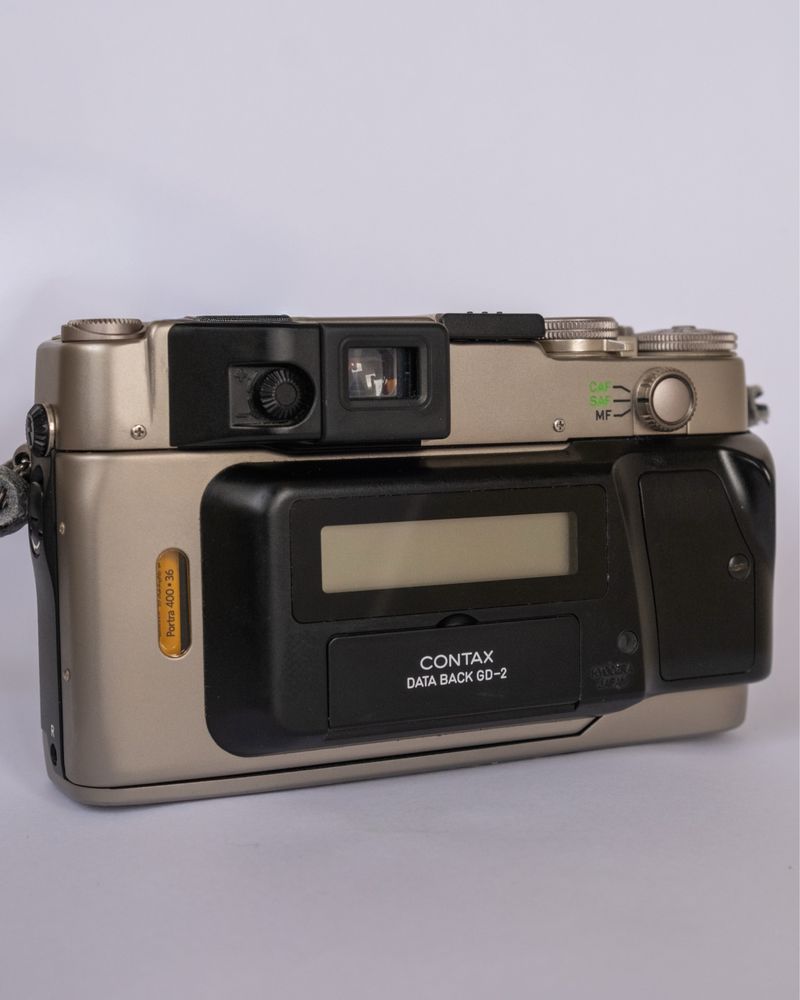 Contax g2 35mm ( data back ) + Biogon 28mm f/2.8