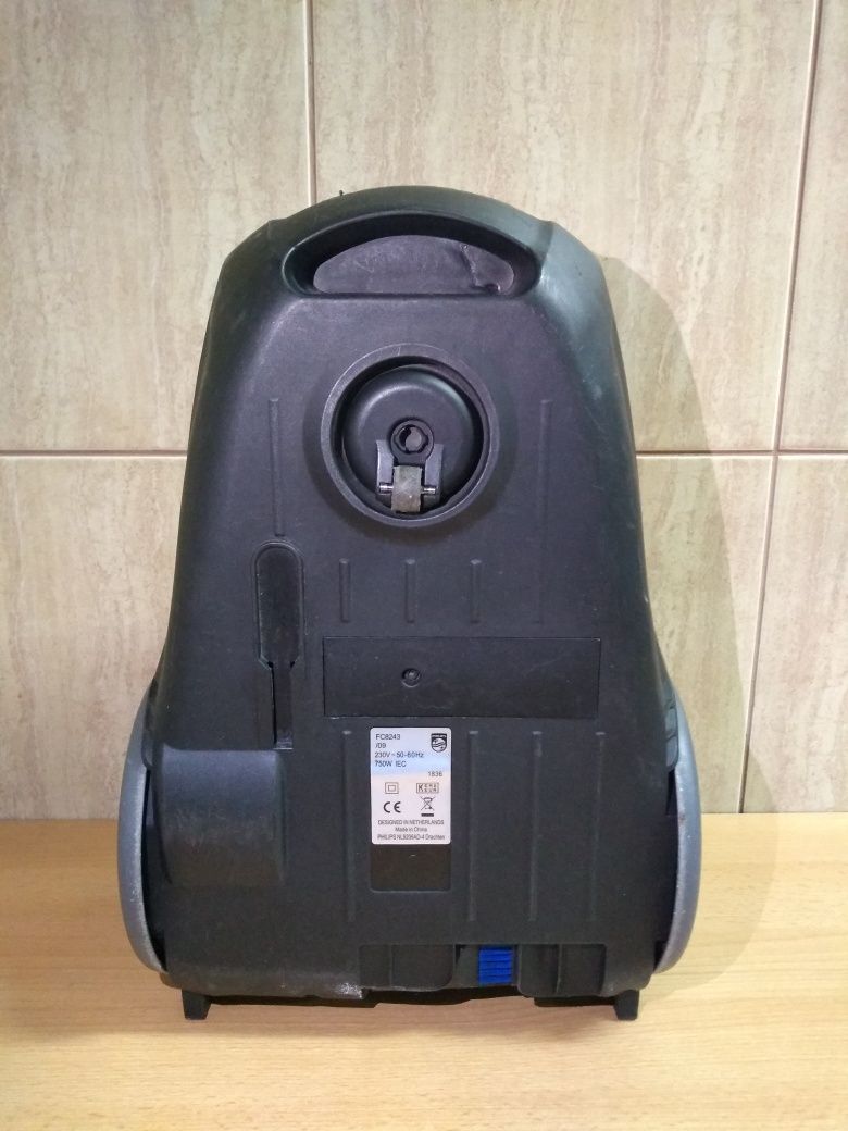 Odkurzacz Philips PowerGo FC 8243/09 750W NIESPRAWNY