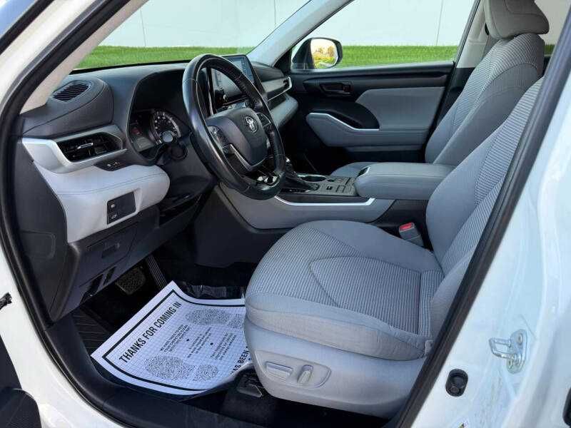 2021 Toyota Highlander LE