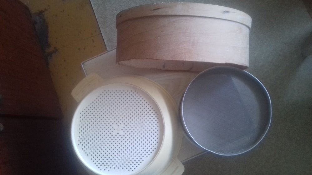 Сито пластиковое и деревянное