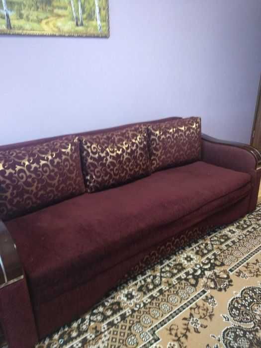 Декоративні подушки на диван