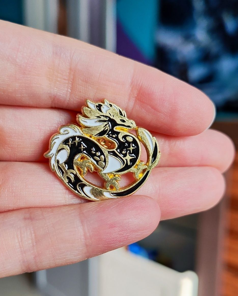 Smok Dragon - metalowy pin przypinka broszka