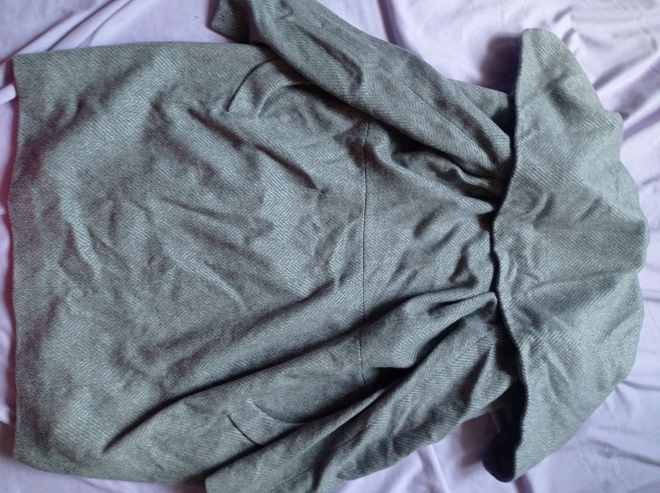 Жіноче приталене сіре пальто