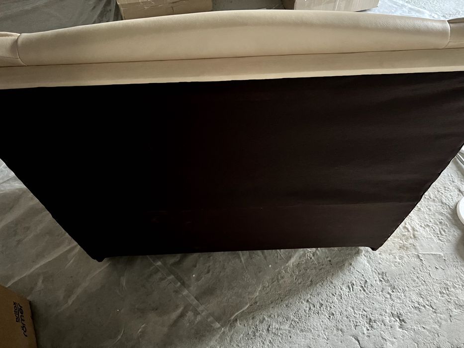 Компактний бежевий диван (110x90x55)