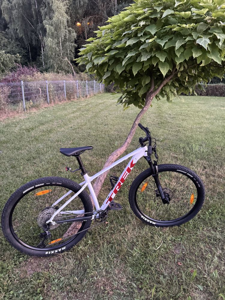 Trek x caliber 8 white crystal 2022r