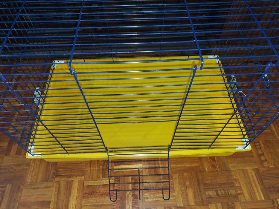 Vende-se gaiola muito grande (77*47*60) para roedores com plataformas