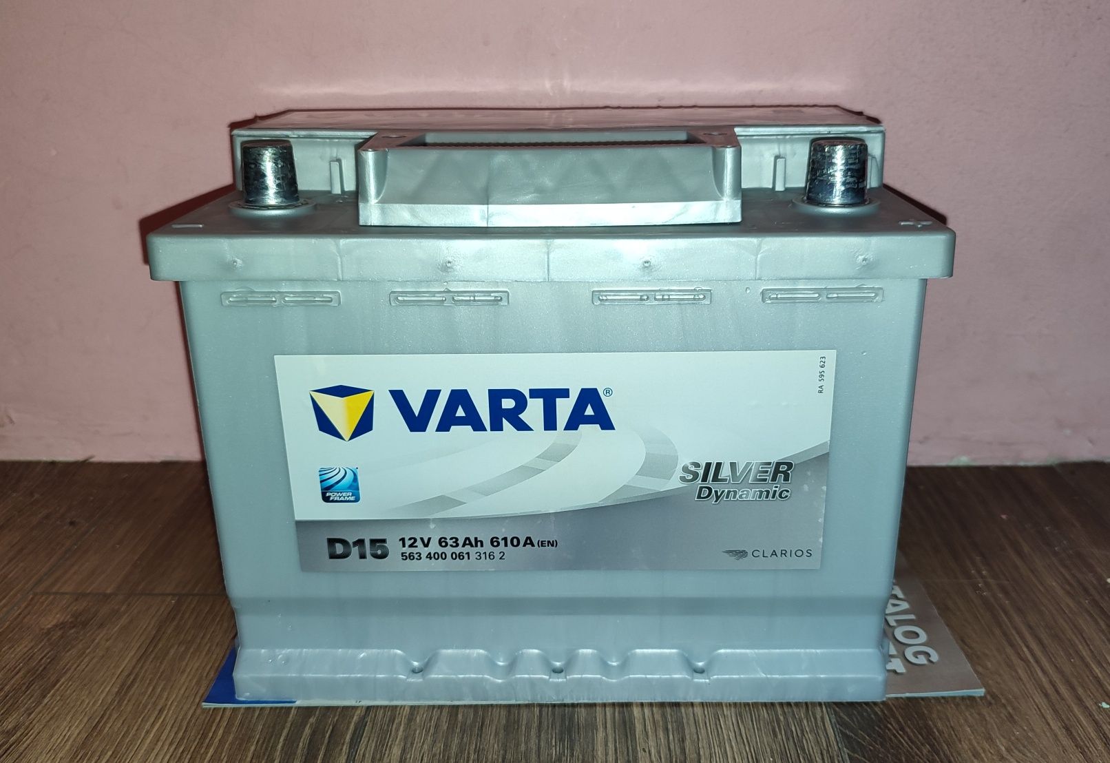 Akumulator Varta Silver D15 63Ah/610A. Stan db.