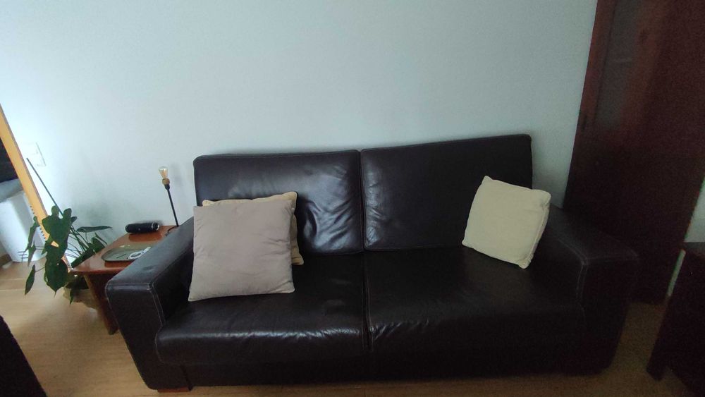 Sofá Pele Castanho 3 lugares