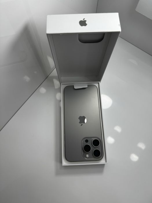 iPhone 15 Pro Max Natural Titanium 512GB NOVO bateria 100%
