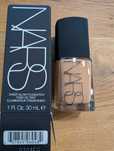 Podkład transparentny - NARS sheer glow found, 1 Med/Dark Syracuse