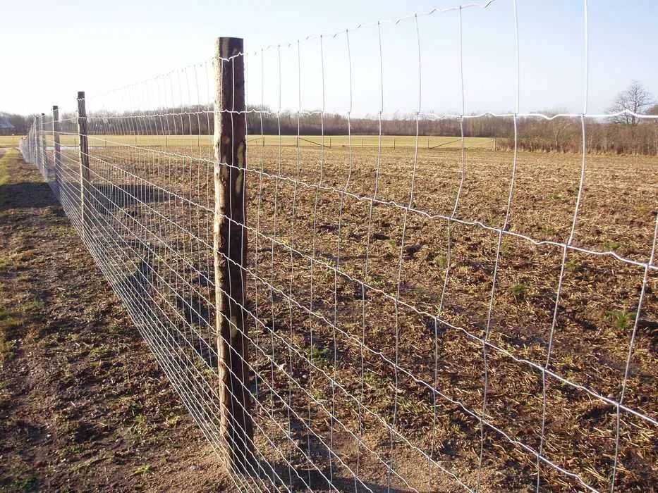 OGRODZENIE budowlane / tymczasowe . siatka leśna/słupki metalowe