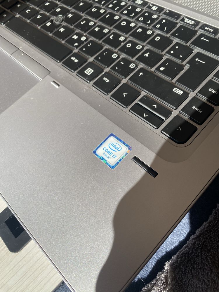 Laptop i7, 8GB, SSD 256, Win 10 Pro + Ładowarka (orginalna)