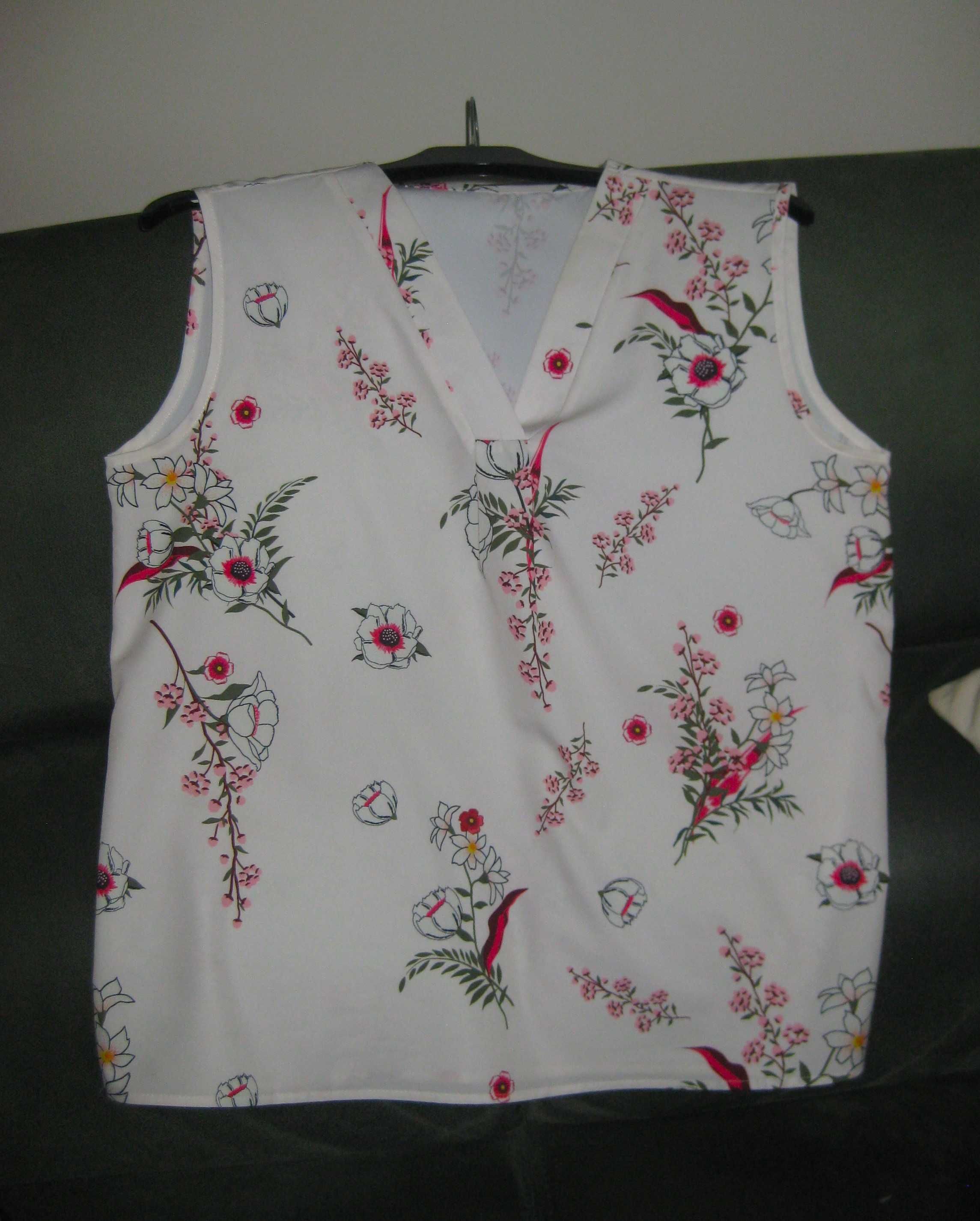 Blusa sem Mangas c/ Estampado Floral e Decote em V