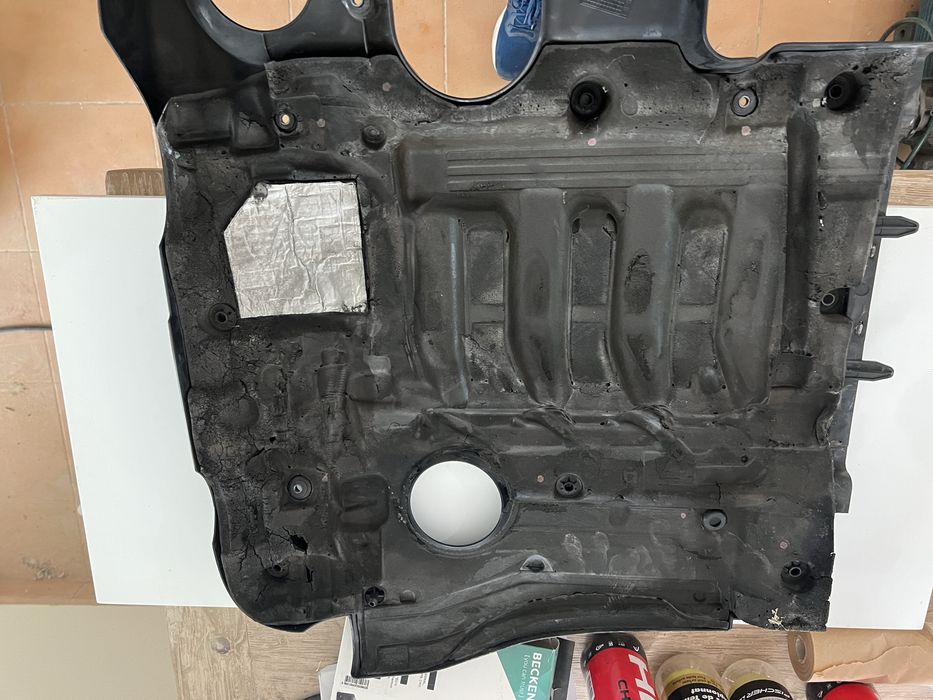 Tampa motor BMW 5 (E60)