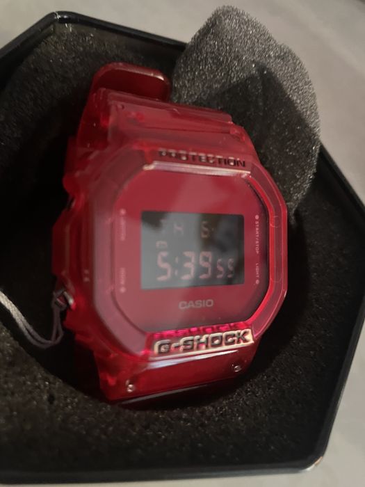 casio czerwony G-SHOCK edycja limitowana DW-5600SB-4ER
