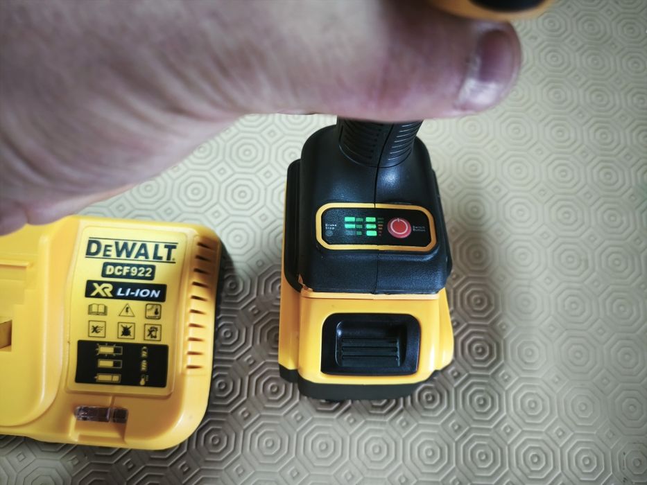 Chave de impacto caixa/bits + bateria + carregador