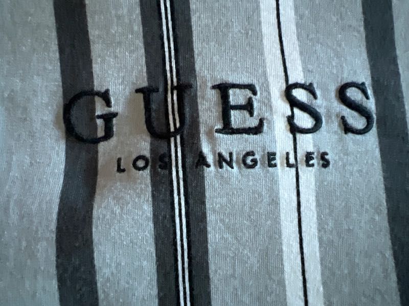 Guess tshirt como nova