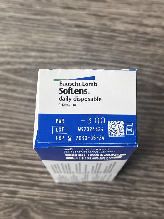 Soczewki / Bausch&Lomb / -3.00 / 90sz.
