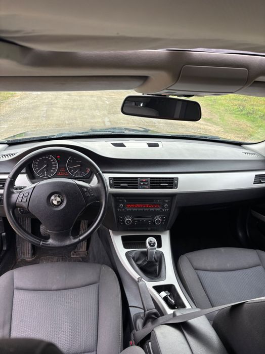 Ładna bmw e91 320i 170 ps 2010r