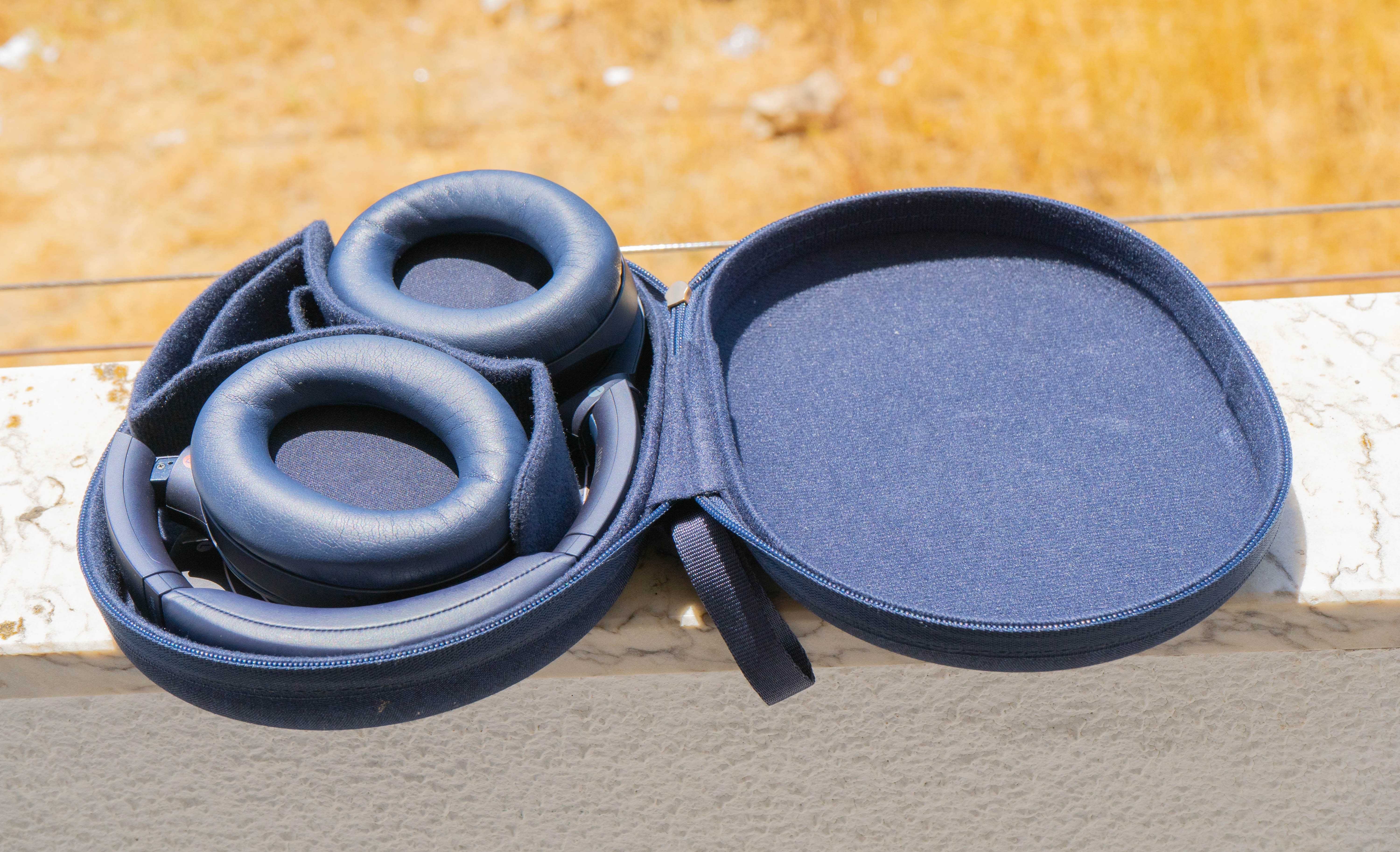 Sony WH-1000XM4 - Headphones com Cancelamento de Ruído