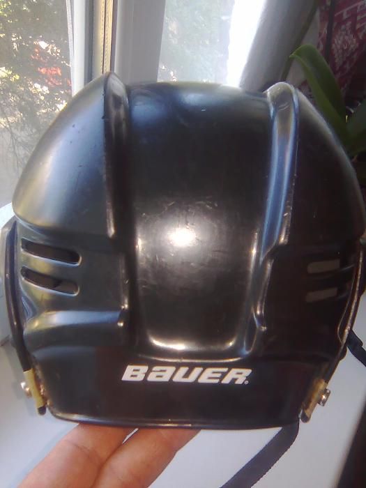 хоккейная защита для головы - шлем.