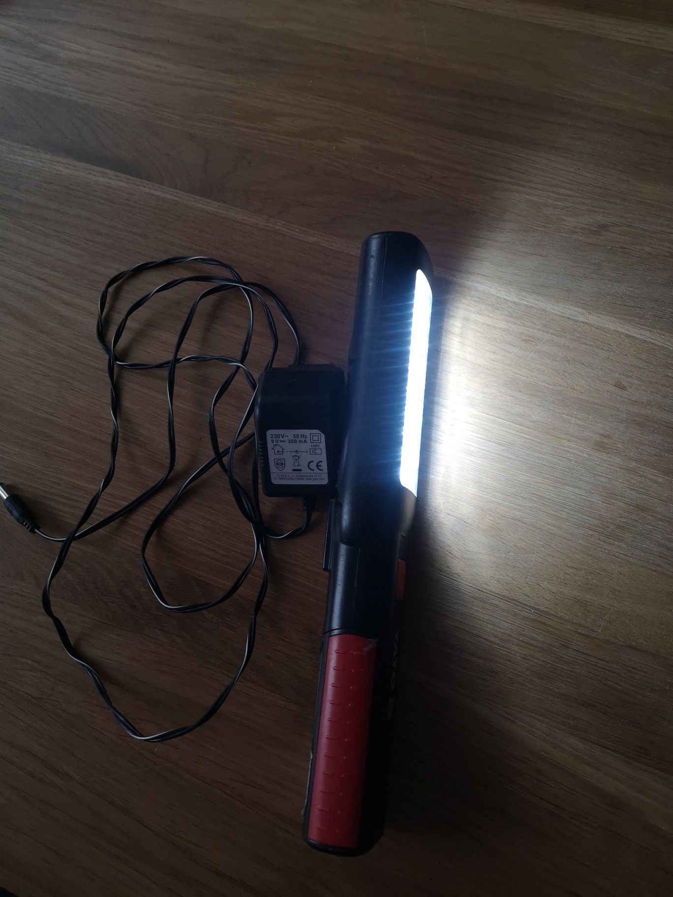 LAMPA WARSZTATOWA Yato-08505

30+7 LED YATO

YT-08505