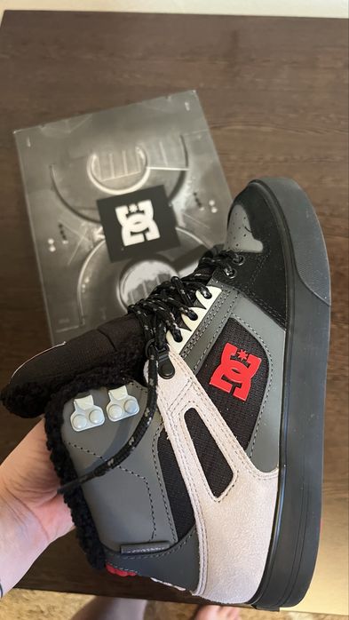 Новые зимнее ботинки - кросовки