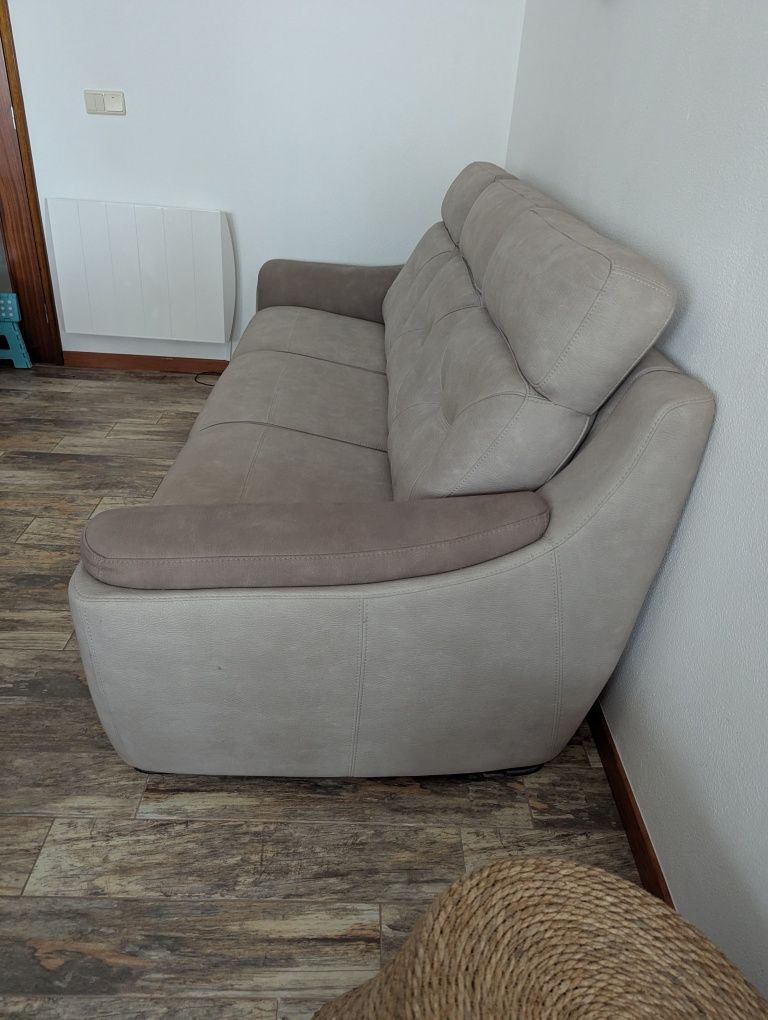 Sofá 3 lugares bege