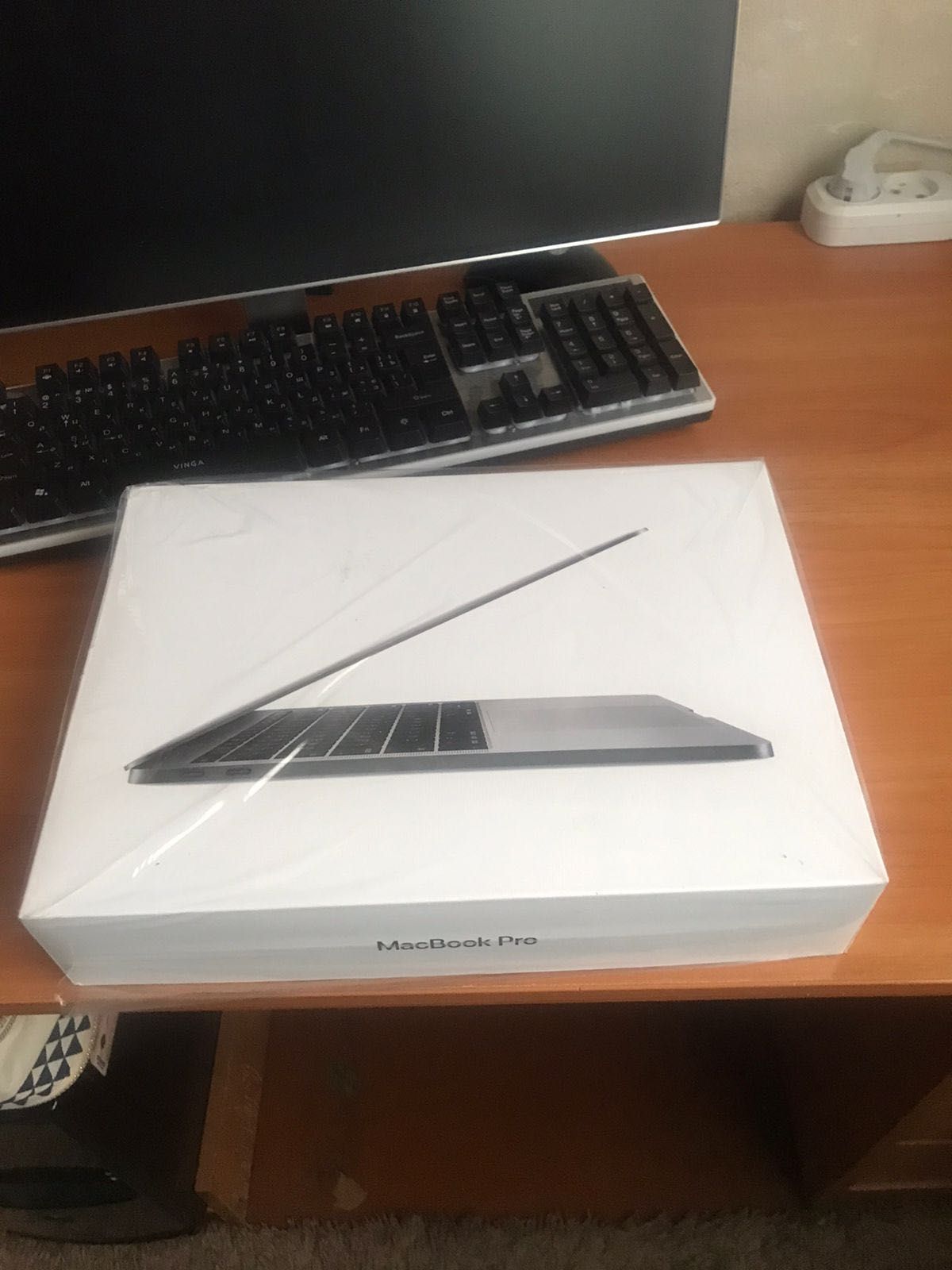 MacBook Pro A1708 (13-inch, 2017, Two Thunderbolt 3 ports) UA