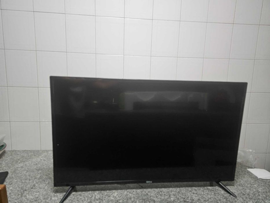 TV QILIVE 40" nunca usada