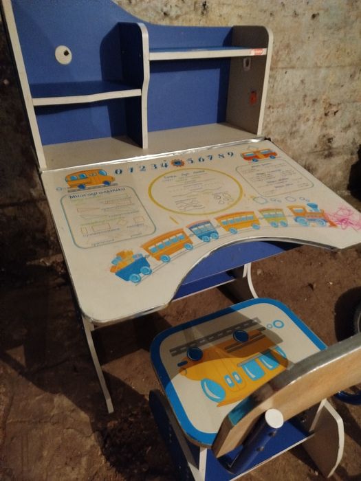 Продається дитячий столик