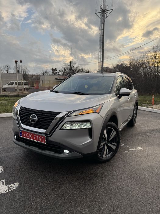 Nissan rogue SL AWD BOSE