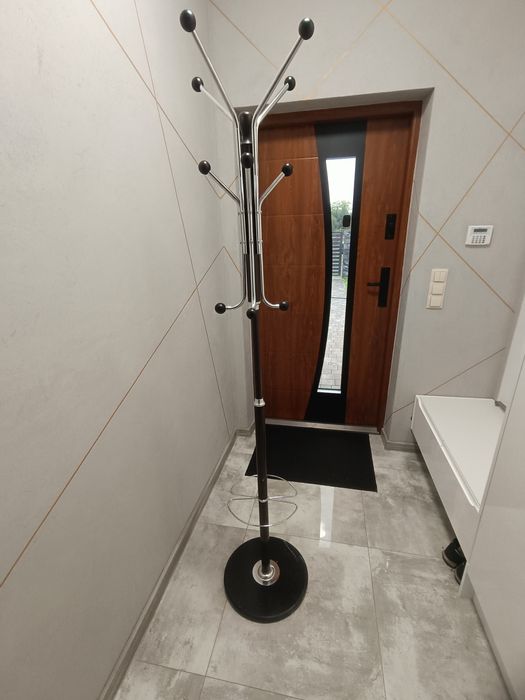 Wieszak stojący na ubrania



---

Wieszak