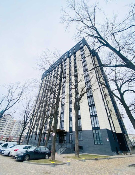 Продаж 2к.кв. перепланована на 3к. в ЖК Park Plaza, смт Чабани